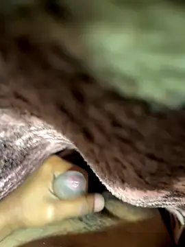 Snapshot of Horny__daddy0 chatting on 12-21-25, 05:36 Horny daddy0 online show from 12-21-25, 05:36