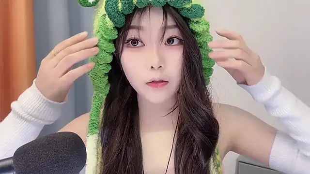 Snapshot of smalldaisy chatting on 02-01-26, 02:32 smalldaisy online show from 02-01-26, 02:32