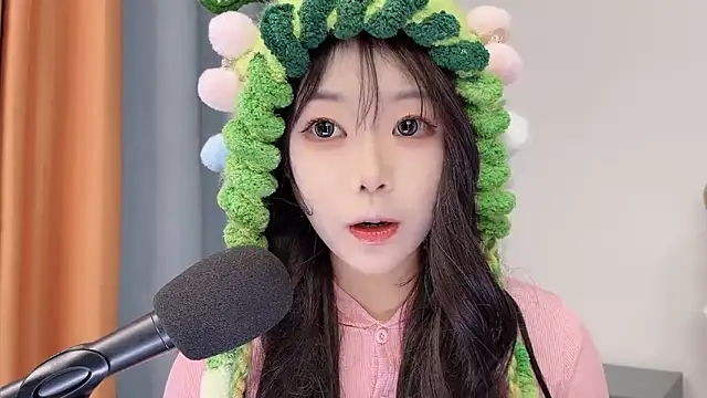 Snapshot of smalldaisy chatting on 02-02-26, 12:15 smalldaisy online show from 02-02-26, 12:15