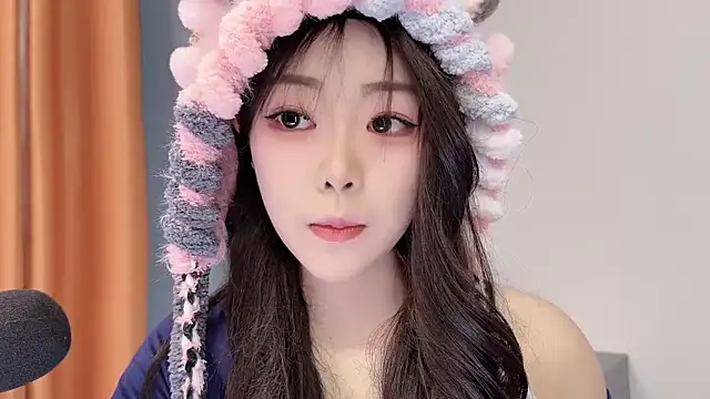 Snapshot of smalldaisy chatting on 02-05-26, 02:27 smalldaisy online show from 02-05-26, 02:27