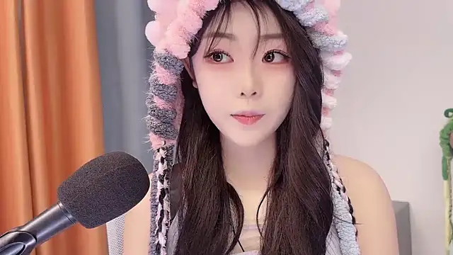 Snapshot of smalldaisy chatting on 02-06-26, 02:16 smalldaisy online show from 02-06-26, 02:16