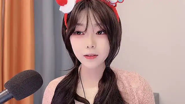 Snapshot of smalldaisy chatting on 02-07-26, 02:15 smalldaisy online show from 02-07-26, 02:15