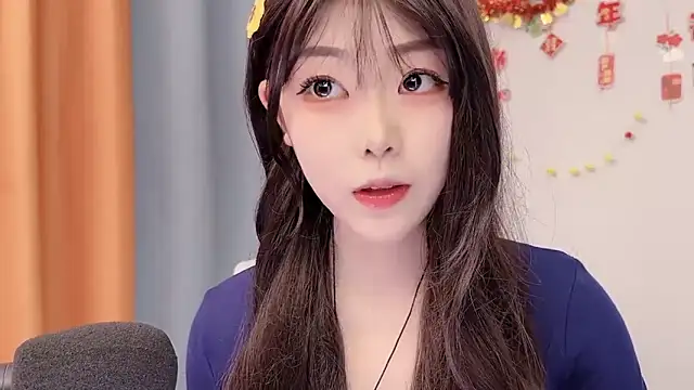 Snapshot of smalldaisy chatting on 02-22-26, 02:02 smalldaisy online show from 02-22-26, 02:02