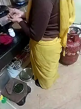 Snapshot of kaamuk_madhu chatting on 12-20-25, 03:57 kaamuk madhu online show from 12-20-25, 03:57