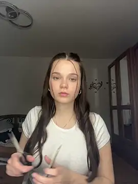 Snapshot of ElenaMariee chatting on 12-19-25, 10:06 ElenaMariee online show from 12-19-25, 10:06