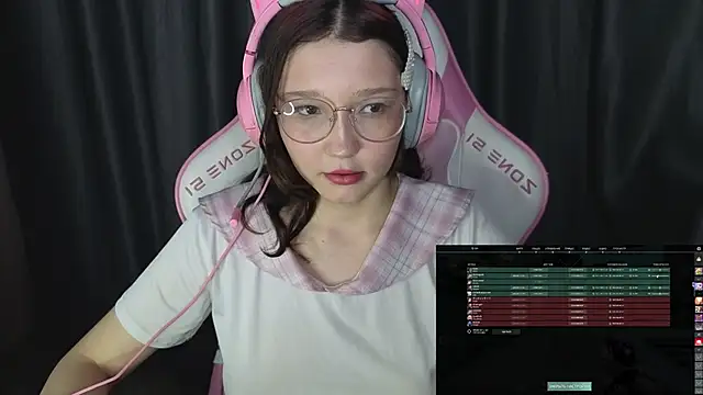 Snapshot of Pink-Aura- chatting on 01-10-26, 06:20 Pink-Aura- online show from 01-10-26, 06:20