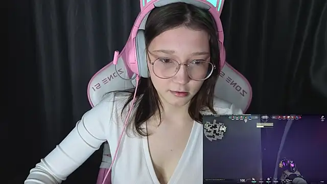 Snapshot of Pink-Aura- chatting on 01-12-26, 07:19 Pink-Aura- online show from 01-12-26, 07:19