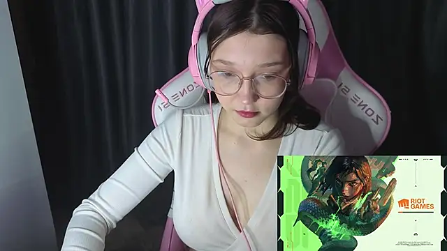 Snapshot of Pink-Aura- chatting on 01-15-26, 08:23 Pink-Aura- online show from 01-15-26, 08:23