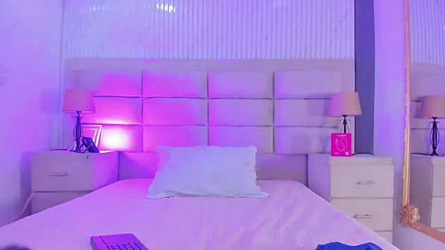 Snapshot of ManuelaEvans_ chatting on 02-19-26, 09:00 ManuelaEvans online show from 02-19-26, 09:00