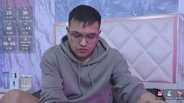 Snapshot of Hades_tay chatting on 12-20-25, 11:50 Hades tay online show from 12-20-25, 11:50