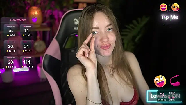 Snapshot of Velouraa chatting on 12-21-25, 03:08 Velouraa online show from 12-21-25, 03:08