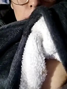 Snapshot of vanNe78 chatting on 12-21-25, 07:26 vanNe78 online show from 12-21-25, 07:26