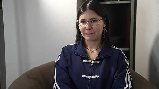 Snapshot of TienBobe chatting on 12-21-25, 11:28 TienBobe online show from 12-21-25, 11:28