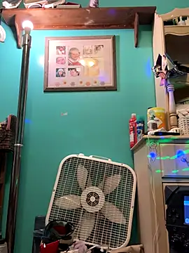 Snapshot of bellywelly69420 chatting on 12-20-25, 03:02 bellywelly69420 online show from 12-20-25, 03:02