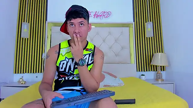 Snapshot of Sweet_kevin1 chatting on 12-20-25, 03:57 Sweet kevin1 online show from 12-20-25, 03:57