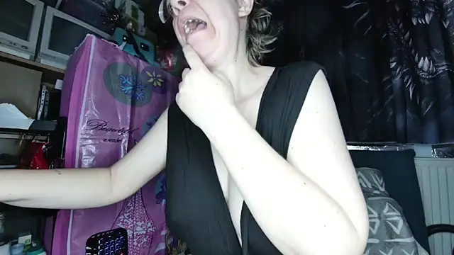 Snapshot of xNiceTitsx chatting on 03-11-25, 08:41 xNiceTitsx online show from 03-11-25, 08:41