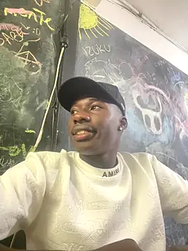 Snapshot of Ijklmgpas chatting on 12-21-25, 01:46 Ijklmgpas online show from 12-21-25, 01:46