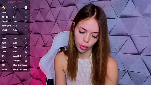 Snapshot of SofieSien chatting on 12-22-25, 03:03 SofieSien online show from 12-22-25, 03:03