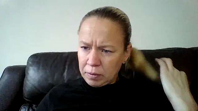 Snapshot of jennyblondeuk chatting on 01-15-26, 03:05 jennyblondeuk online show from 01-15-26, 03:05
