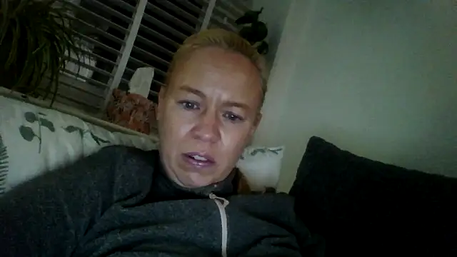 jennyblondeuk online show from 02-09-26, 08:57