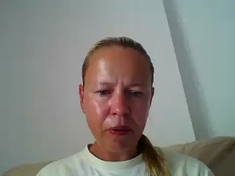 Snapshot of jennyblondeuk chatting on 06-06-26, 02:44 jennyblondeuk online show from 06-06-26, 02:44