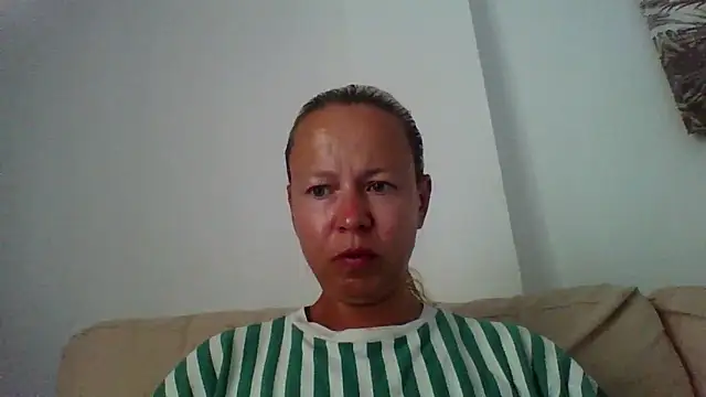 Snapshot of jennyblondeuk chatting on 06-08-26, 05:13 jennyblondeuk online show from 06-08-26, 05:13