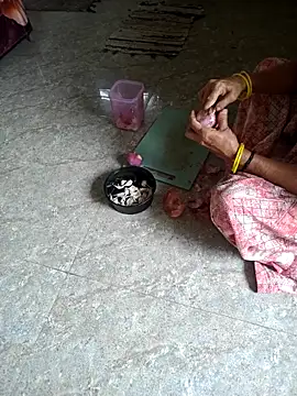 Tamilwifelove online show from 12-22-25, 05:48