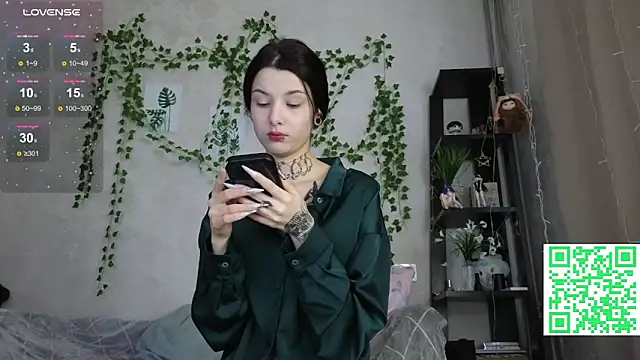 LeonaHinnes online show from 02-12-26, 02:28