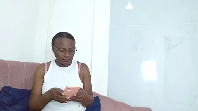 Snapshot of CleopatraIsis chatting on 12-22-25, 07:33 CleopatraIsis online show from 12-22-25, 07:33