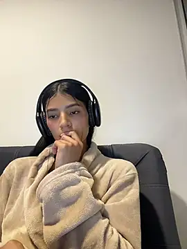 Snapshot of Ema_Rose_ chatting on 06-18-26, 12:55 Ema Rose online show from 06-18-26, 12:55