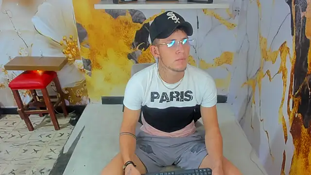 Chuck LatinBoy online show from 12-21-25, 05:42