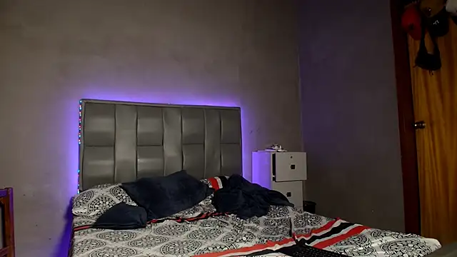 Snapshot of MAXIMILAINO-XXX chatting on 02-04-26, 01:22 MAXIMILAINO-XXX online show from 02-04-26, 01:22