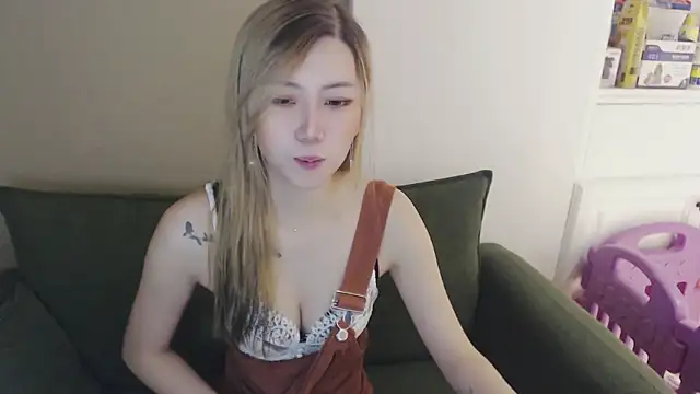 Snapshot of whitecat13 chatting on 04-21-26, 11:16 whitecat13 online show from 04-21-26, 11:16