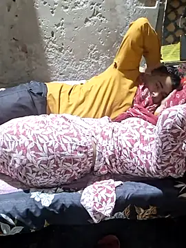 Radhacpl9528 online show from 04-12-26, 04:34