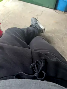 Snapshot of loujackk chatting on 12-21-25, 02:35 loujackk online show from 12-21-25, 02:35