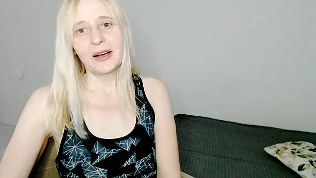 Snapshot of MiLenaMilf chatting on 02-14-25, 03:43 MiLenaMilf online show from 02-14-25, 03:43