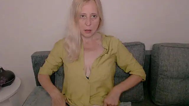 Snapshot of MiLenaMilf chatting on 09-10-25, 07:19 MiLenaMilf online show from 09-10-25, 07:19