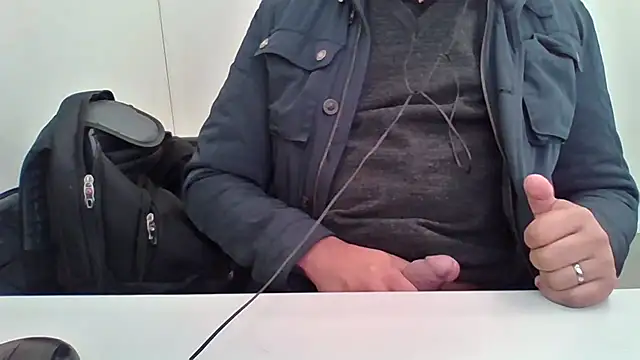 Snapshot of Moreno_Casado_Safado chatting on 01-14-26, 02:55 Moreno Casado Safado online show from 01-14-26, 02:55