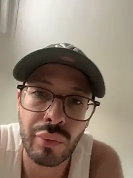 Versatilpollon22 online show from 12-22-25, 12:24