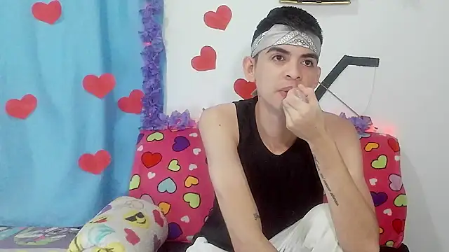 Snapshot of nico22love chatting on 02-15-26, 03:31 nico22love online show from 02-15-26, 03:31