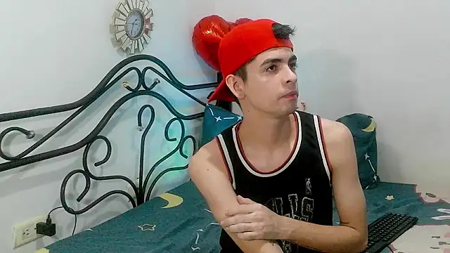 Snapshot of nico22love chatting on 02-28-26, 12:33 nico22love online show from 02-28-26, 12:33