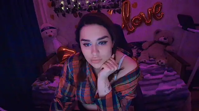 AlisiaRose online show from 04-03-26, 01:47
