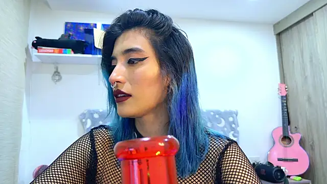 Snapshot of LunaisBack chatting on 04-30-26, 11:31 LunaisBack online show from 04-30-26, 11:31