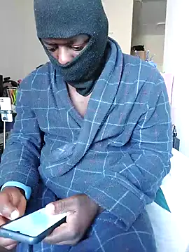Snapshot of Bra-G chatting on 05-11-26, 07:36 Bra-G online show from 05-11-26, 07:36