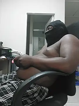 Snapshot of Bra-G chatting on 05-17-26, 06:59 Bra-G online show from 05-17-26, 06:59