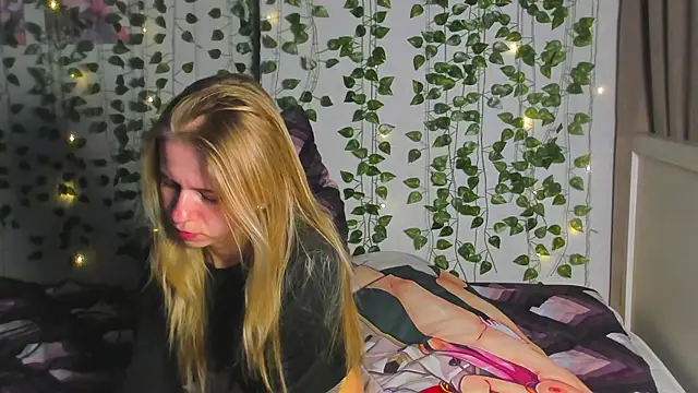 Snapshot of Cute_Madam chatting on 01-06-26, 11:18 Cute Madam online show from 01-06-26, 11:18