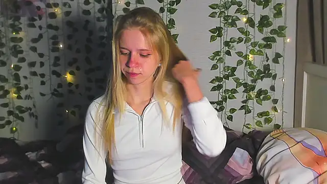 Snapshot of Cute_Madam chatting on 01-12-26, 10:59 Cute Madam online show from 01-12-26, 10:59