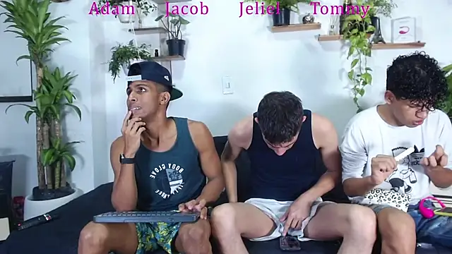 Snapshot of Interracial_Snow_Bunny chatting on 01-07-26, 10:12 Interracial Snow Bunny online show from 01-07-26, 10:12