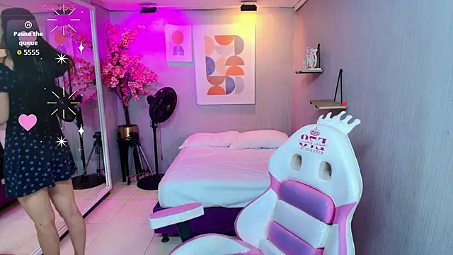 Snapshot of Sol_rousse chatting on 01-14-26, 12:00 Sol rousse online show from 01-14-26, 12:00