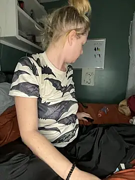 Autumn paige online show from 02-12-26, 12:38